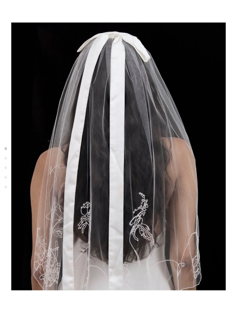 Ofrenda Studio Jordana Floral Beaded Bow Veil in off-white